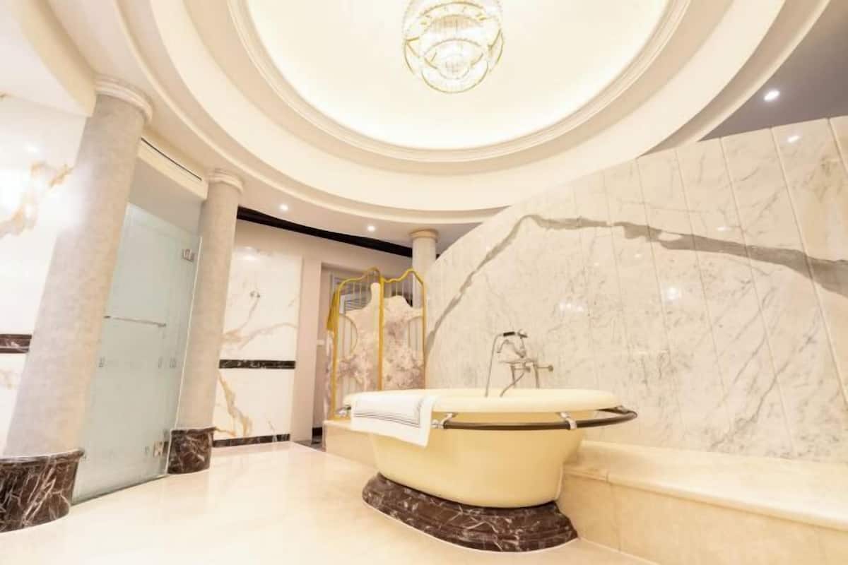 Salle de bain | Articles de toilette (gratuits), séchoir à cheveux, peignoirs, bidet