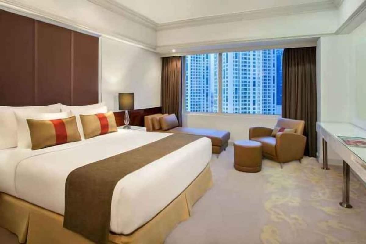 Literie de qualité, coffre-fort, bureau, lit de bébé (gratuit)