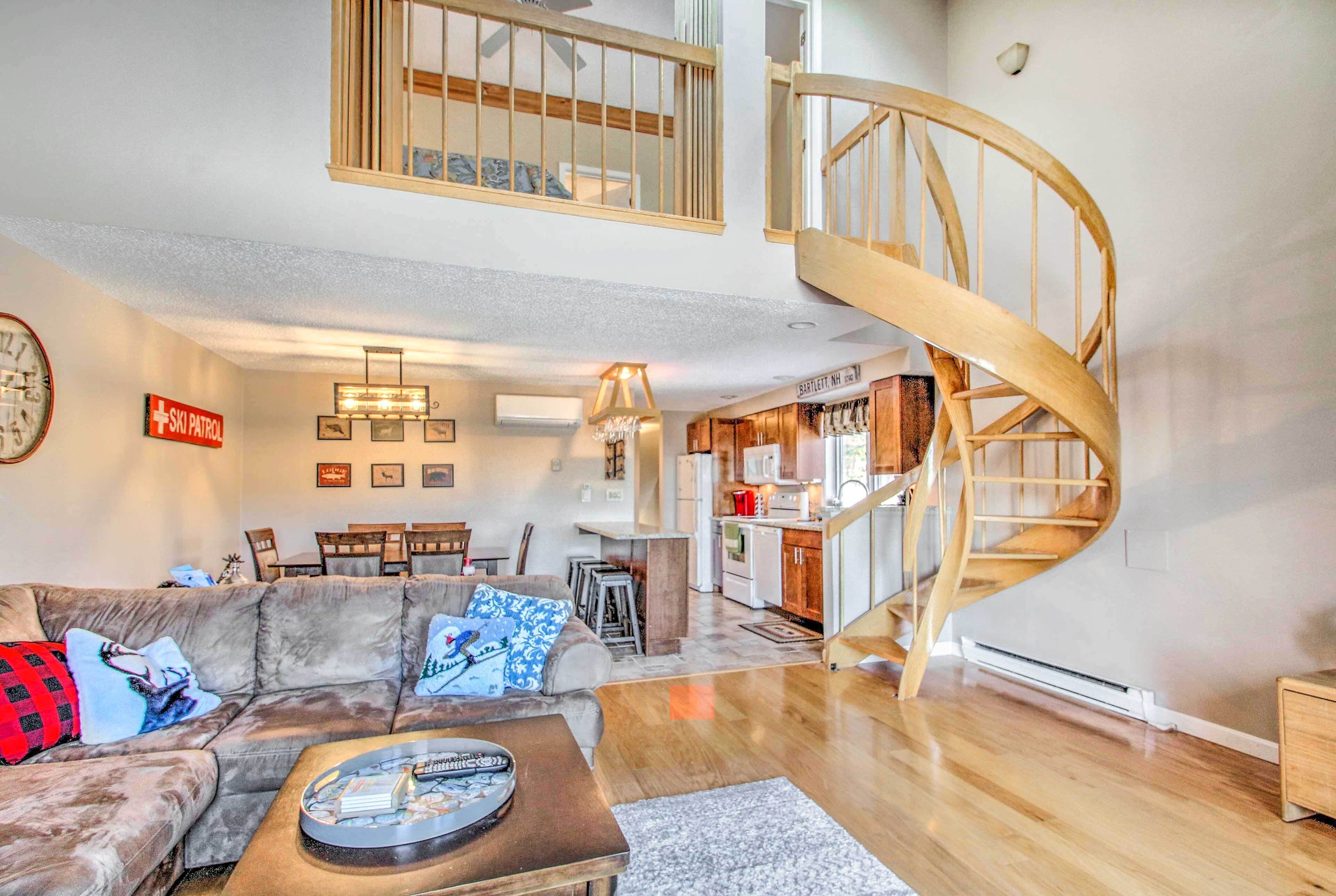 Ski Condo w/ Pool Close to Story Land & Attitash!