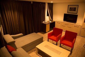 컴포트 스튜디오, 금연 | 거실 | 평면 TV