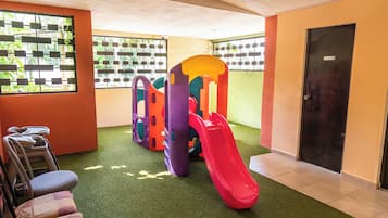 Innen-Kinderspielplatz