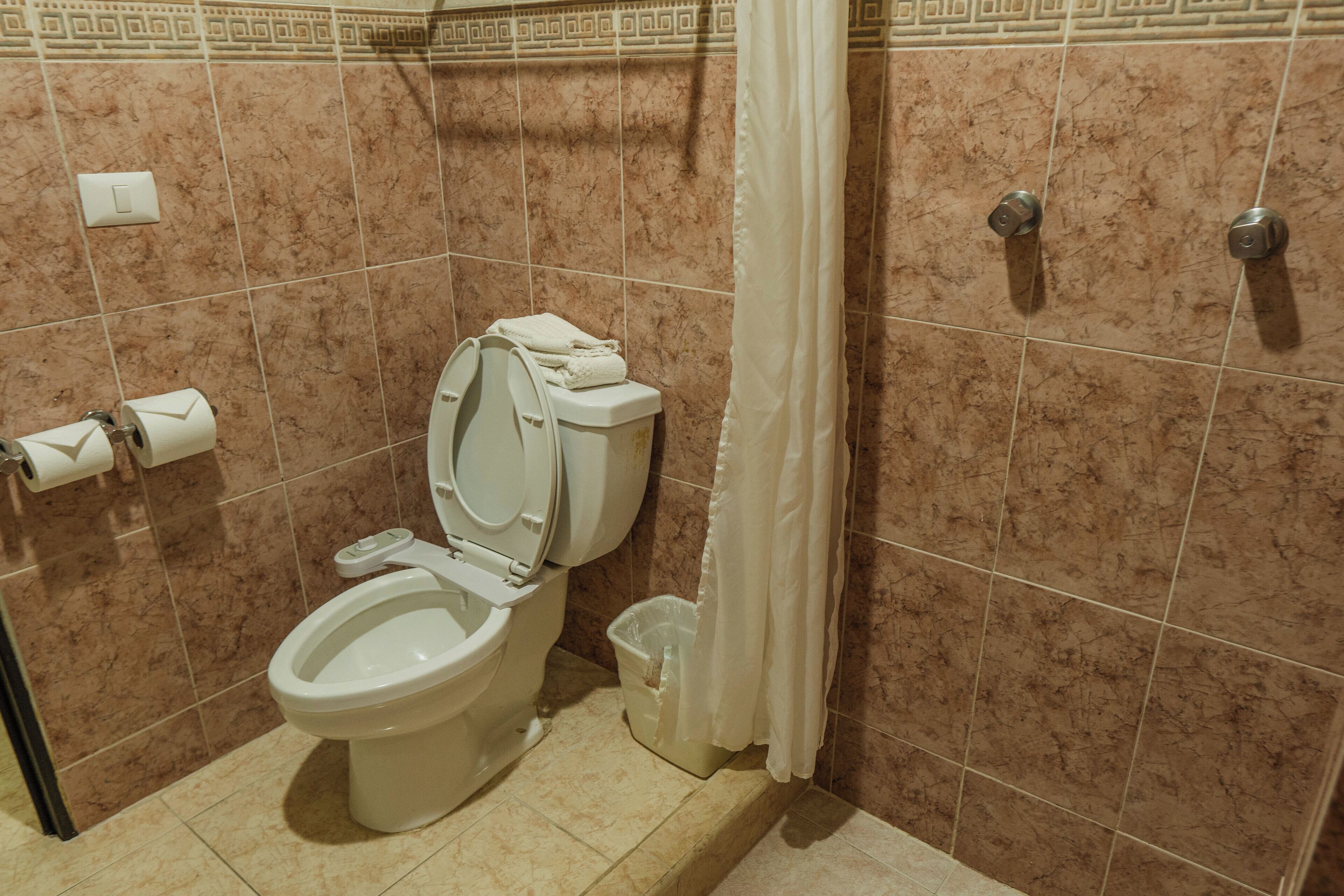 shower, free toiletries, towels