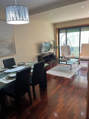 Dining - Modern one bedroom flat in a beautiful location (Guimarães)