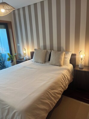 1 bedroom, iron/ironing board, free WiFi, bed sheets - Modern one bedroom flat in a beautiful location (Guimarães)
