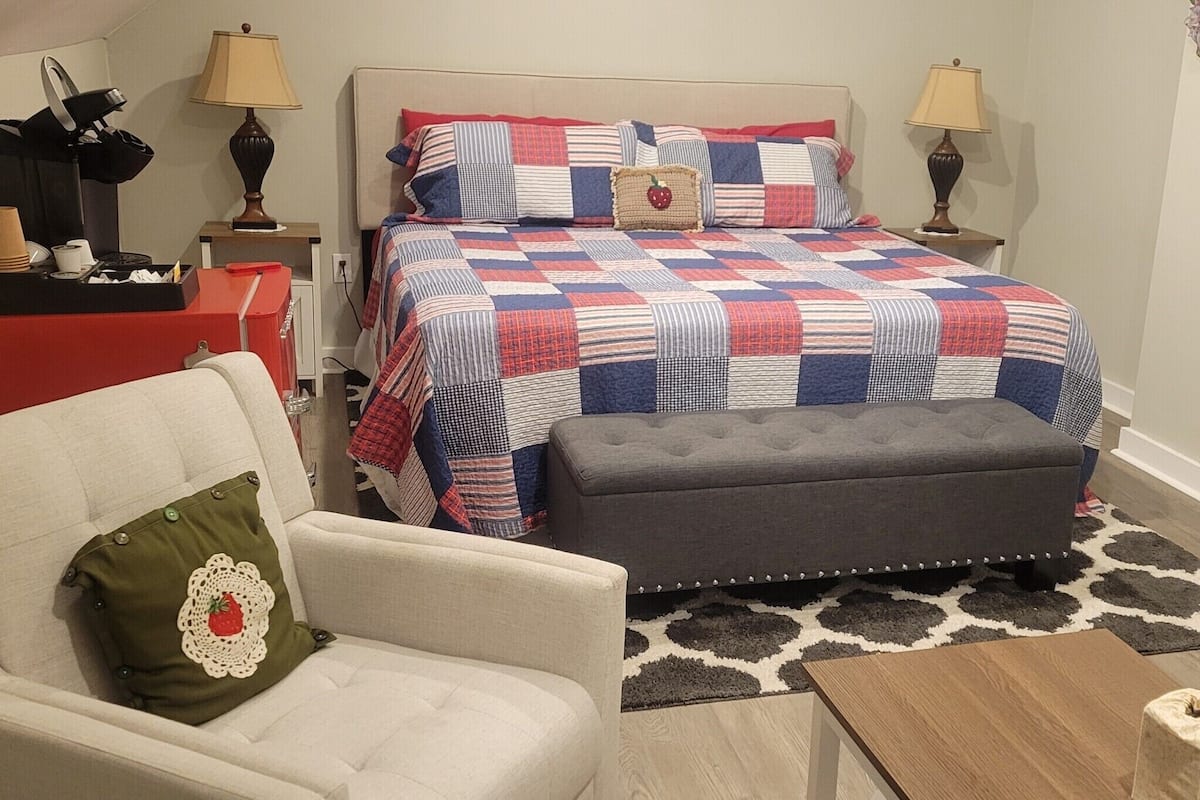 Superior Double Room, Ensuite (Strawberry Guest Room) | 1 bedroom