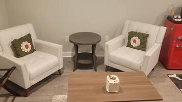 Chambre supérieure double, salle de bain attenante (Strawberry Guest Room) | 1 chambre