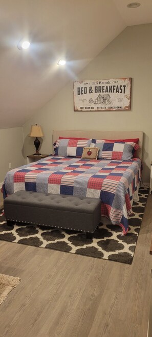 Superior Double Room, Ensuite (Strawberry Guest Room) - Tin Brook Bed & Breakfast (Walden)