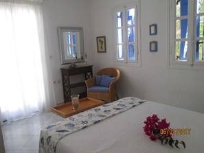 2 bedrooms, iron/ironing board, free WiFi, bed sheets - ''Sea shell'' a jewel in plaka , Naxos (Plaka , Naxos)