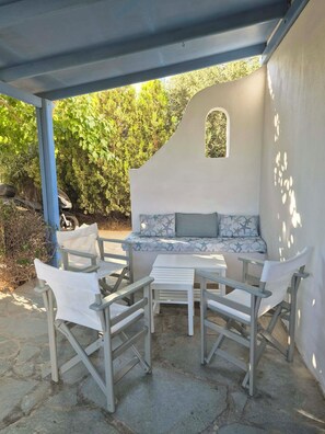Terrace/patio - ''Sea shell'' a jewel in plaka , Naxos (Plaka , Naxos)