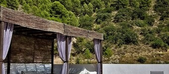 Molino Mairena da 2 a 6 persone con piscina in mezzo alla natura