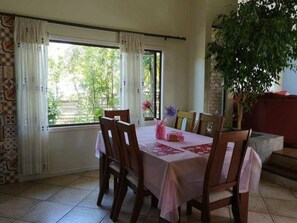 Spiseområde på rommet