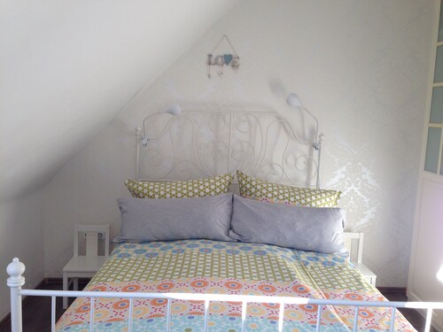 Beautiful house in Cologne, for up to 10 people. A large private garden.