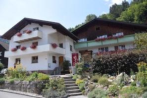 Front of property - Hotel Garni Haus Brigitte (Buerserberg)