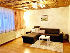 Living area - Hotel Garni Haus Brigitte (Buerserberg)