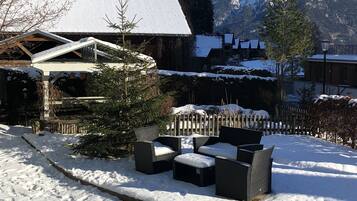 Kahden hengen economy-huone, vuoristonäköala | Sisäpiha