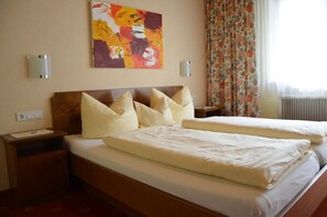 Habitación doble superior, vista a la montaña | 1 habitación, muebles diferentes, cortinas blackout y insonorización 