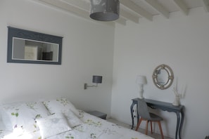 2 chambres, fer et planche à repasser, lit parapluie, Wi-Fi gratuit