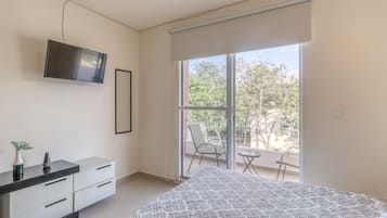 3 bedrooms, iron/ironing board, internet, bed sheets