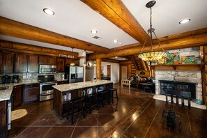 冰箱、微波炉、烤箱、炉灶