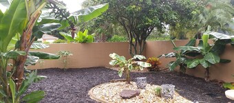 Spanish Springs area Courtyard Villa w/Golf Cart & Clubs