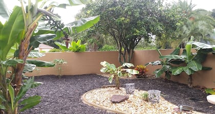 Spanish Springs area Courtyard Villa w/Golf Cart & Clubs