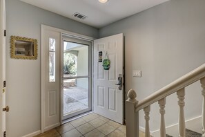 Interior - Sunset Rentals | Evian 190 | Dog Friendly (Hilton Head)