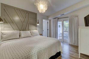 4 bedrooms, iron/ironing board, Internet, bed sheets