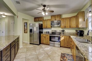 Fridge, microwave, stovetop, dishwasher