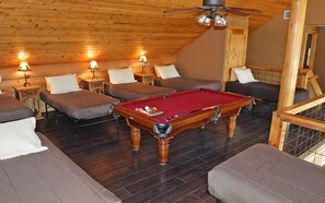 3 makuuhuonetta, silitysrauta/-lauta, ilmainen Wi-Fi, vuodevaatteet