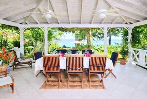 Outdoor dining - Secret Cove 4 (Derricks)