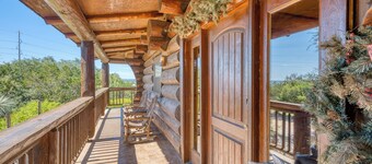Cabin Fever: Cozy Retreat for Lake Lovers Awaits!