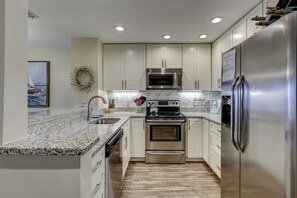 Fridge, microwave, stovetop, dishwasher