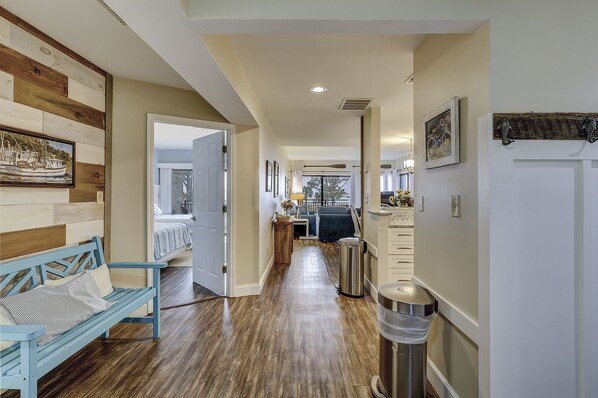 2 bedrooms, iron/ironing board, internet, bed sheets - Sunset Rentals | Beachside Tns 1870 (Hilton Head Island)