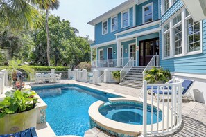 Een verwarmd zwembad