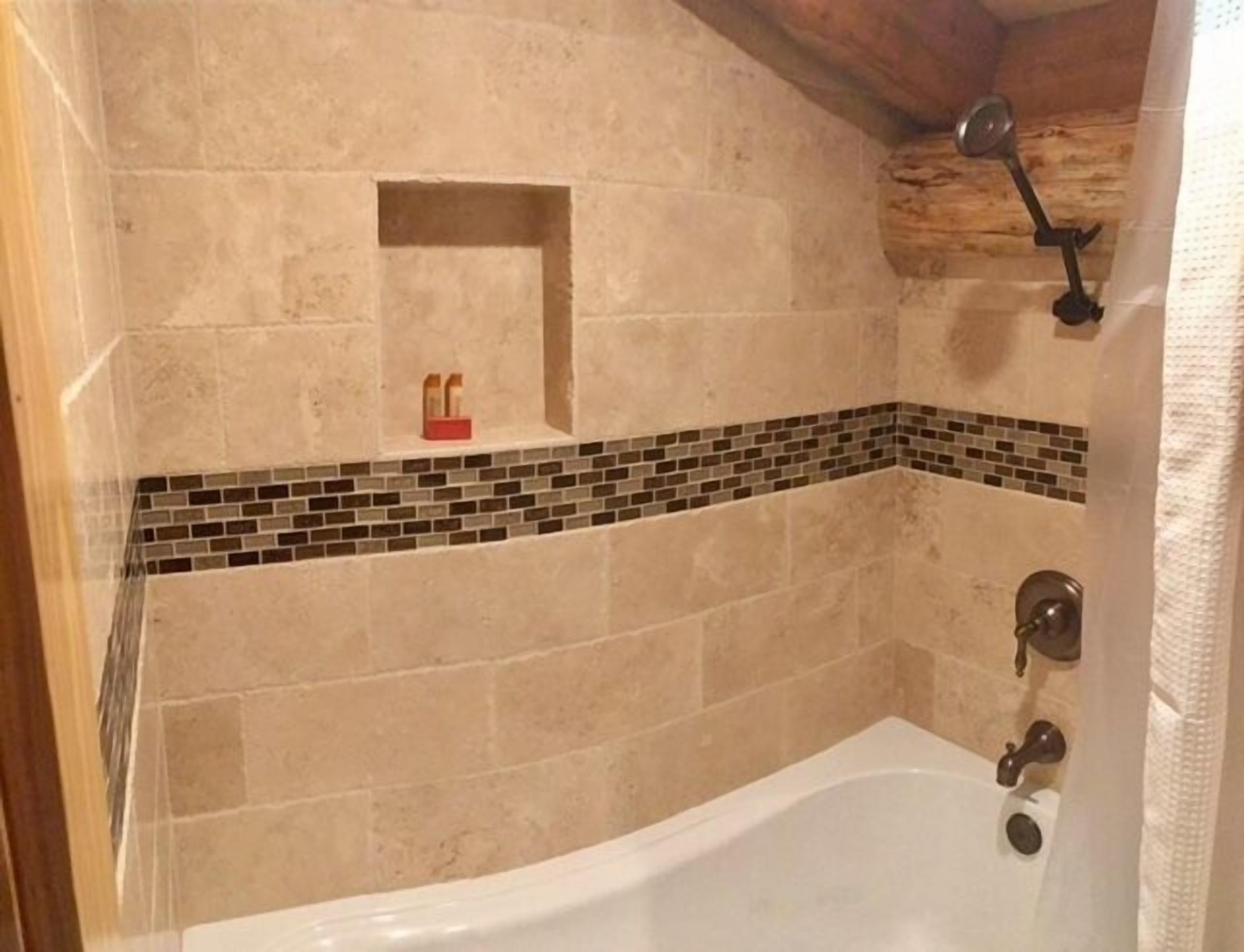 Combined shower/bathtub, hair dryer, towels
