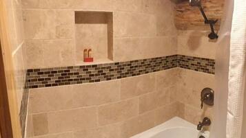 Combined shower/bathtub, hair dryer, towels