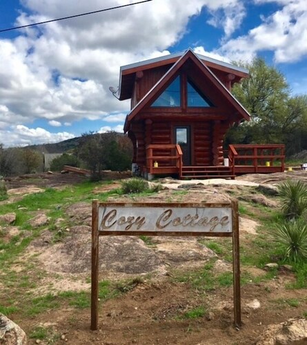 Cozy Cottage: Your Perfect Lakeside Hideaway!