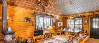 Grin N Bear It: Fun-Filled Lakeside Retreat!