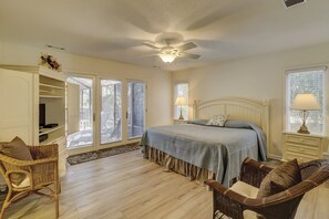 3 bedrooms, iron/ironing board, internet, bed sheets