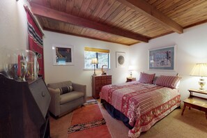 2 室のベッドルーム、アイロン / アイロン台、インターネット、ベッドシーツ