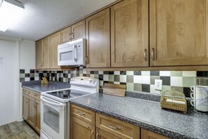 Fridge, microwave, stovetop, dishwasher