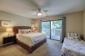 3 bedrooms, desk, iron/ironing board, Internet