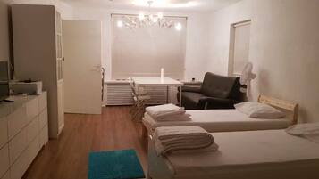 Huis, 2 queensize bedden, niet-roken | 4 slaapkamers, bedden met traagschuimmatras, een strijkplank/strijkijzer