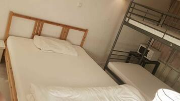 Economy huis, 2 queensize bedden, niet-roken | 4 slaapkamers, bedden met traagschuimmatras, een strijkplank/strijkijzer