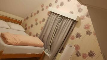 Economy huis, 2 queensize bedden, niet-roken | Badkamer | Een haardroger, handdoeken