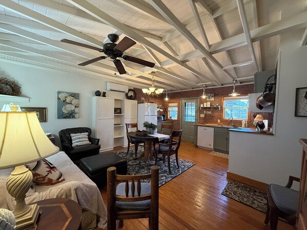 TV, DVD player - Cozy Waterfront Cottage | Full Kitchen + Fun (Burnet)