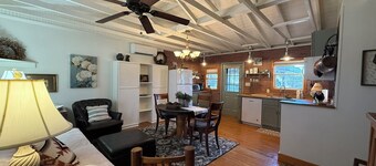 Water / Cove voorzijde Een slaapkamer / een bad cabine.  Geschikt voor 2-4 personen