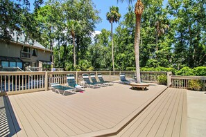 Terrace/patio - Sunset Rentals | Beachwalk 208 (Hilton Head Island)