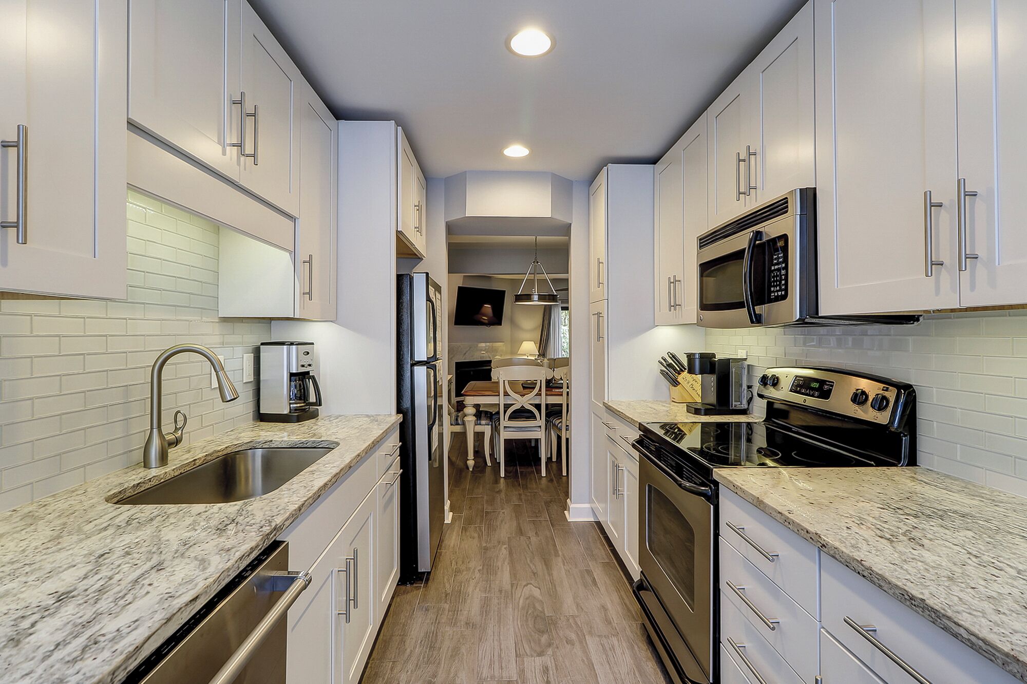 Fridge, microwave, stovetop, dishwasher