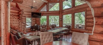 Canadian Log Home in der Bucht mit Resort-Annehmlichkeiten und privatem Pool / Whirlpool